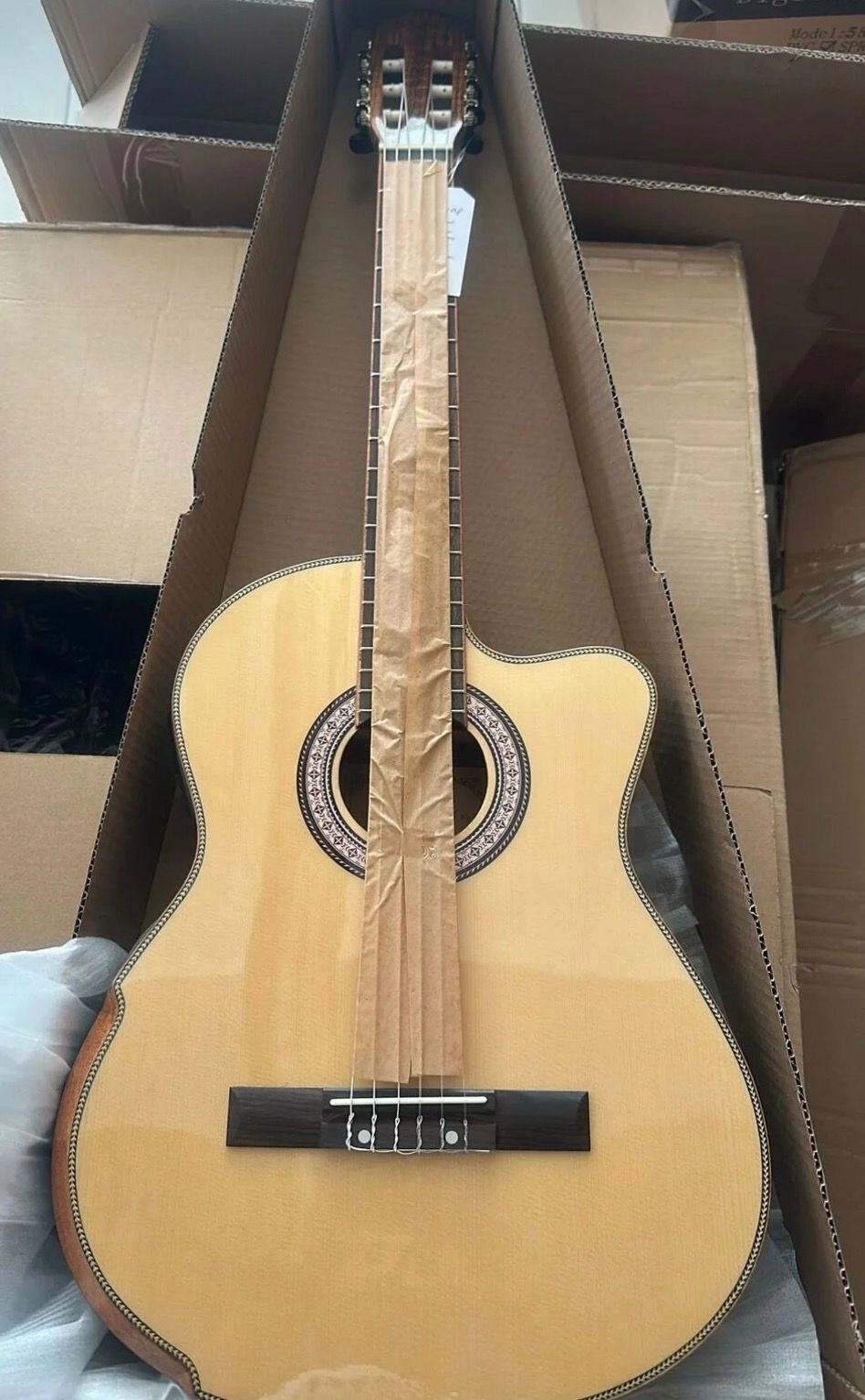 Banderas Real Serisi Kesik Kasa Klasik Gitar