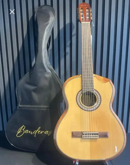 Banderas Elegante Klasik Gitar